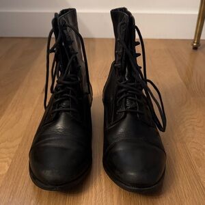 Size 9 Ariat Women's Black Lace Up Paddock Boots